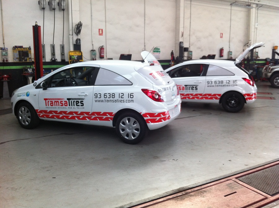 Vinilo decorativo coche cuadros blancos - Rotula2 Empresa de rotulación y  marketing en Madrid