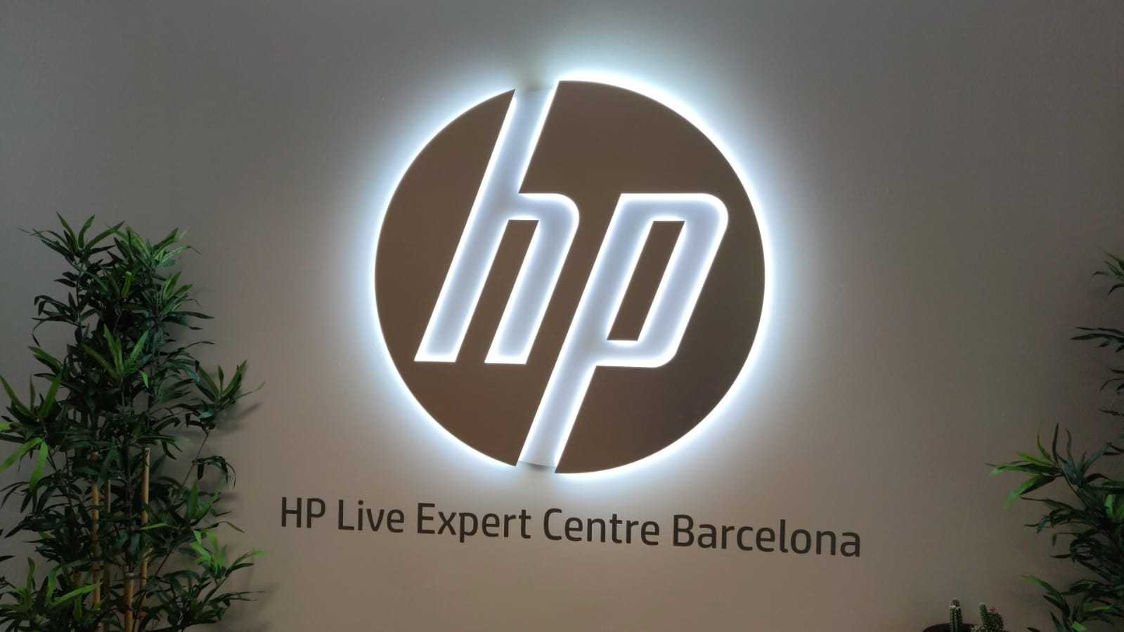 letras corpóreas iluminadas