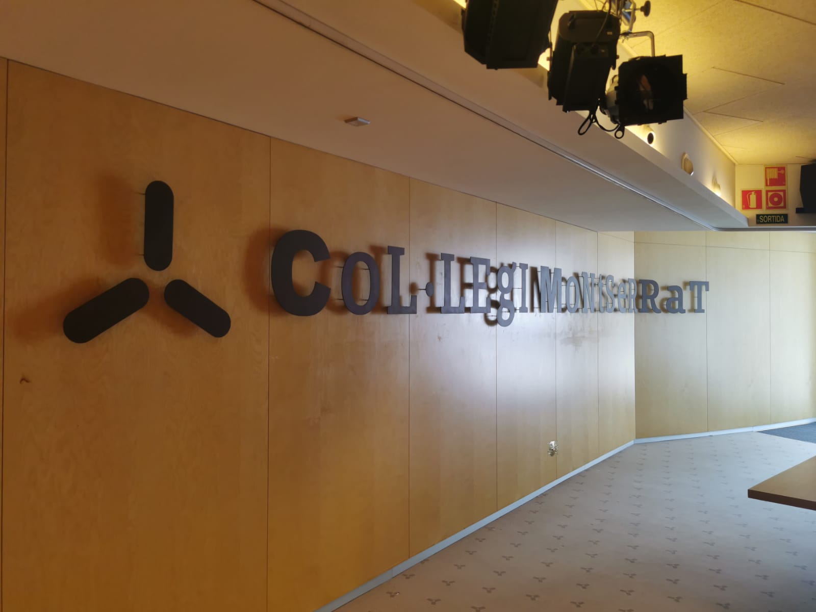 letras corpóreas interior